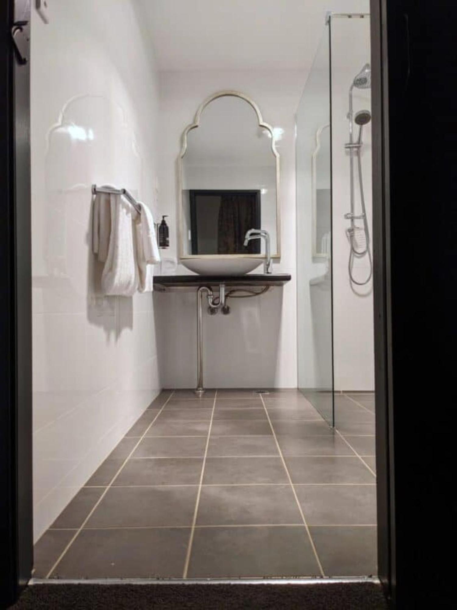 Hotel Etico At Mount Victoria Manor מראה חיצוני תמונה